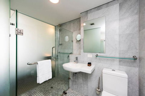 The Nest - Cosy Space On Newcastle Street With Roof Terrace - Gold Coast 4U 3