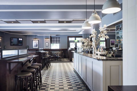The North Sydney Hotel - Gold Coast 4U 1