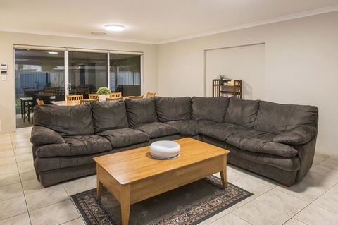 The Oaks - Gold Coast 4U 3