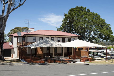 The Oaks Hotel - Accommodation Gold Coast 0