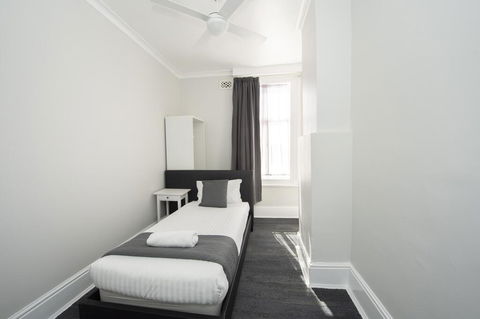 The Parade Hotel - Gold Coast 4U 2