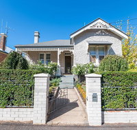 The Pearl on Prince  Stylish Cottage CBD Wifi - Accommodation Gold Coast