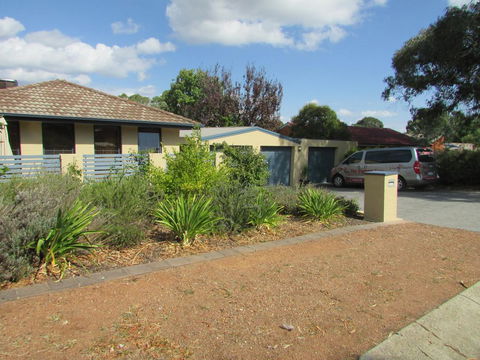 The Pommy Tree - Gold Coast 4U 2