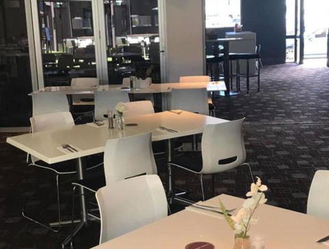 The Premier Hotel Broadmeadow - Gold Coast 4U 1
