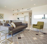 The Princess Bride - Executive 3BR Bulimba Apartment with Balcony in Central Location - Gold Coast 4U