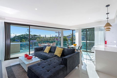 The Princess Of Bulimba - Executive 3BR Bulimba Apartment With Large Balcony Next To Oxford St - Gold Coast 4U 0