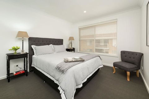 The Provincial - Central & Sophisticated - Gold Coast 4U 3