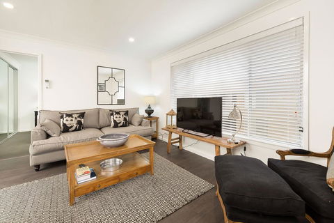 The Provincial - Central & Sophisticated - Gold Coast 4U 0
