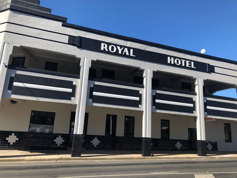 The Royal Hotel, Drouin - Accommodation Gold Coast 1