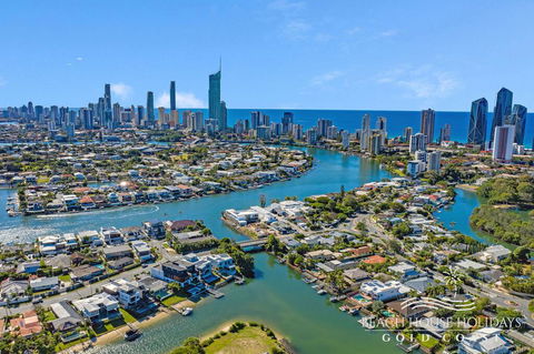 The Savoy Beach House - Gold Coast 4U 1