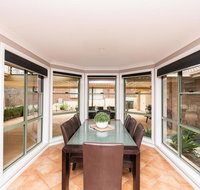 The Tinnock Entertainer Large  Comfy  Wifi - Accommodation Gold Coast