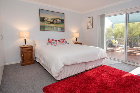 The White House - Gold Coast 4U 0