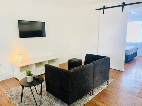 The White Picket Fence - Accommodation Gold Coast 0