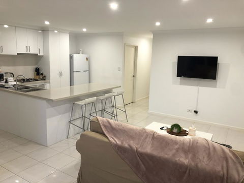Three Bedroom, Two Bathroom Family Home - Gold Coast 4U 1