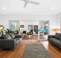 Three-Bed Family Entertainer Near Beach and Cafes - Accommodation Gold Coast