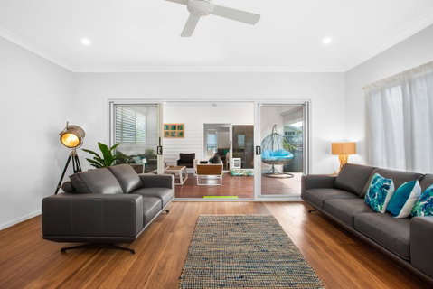 Three-Bed Family Entertainer Near Beach And Cafes - Accommodation Gold Coast 0