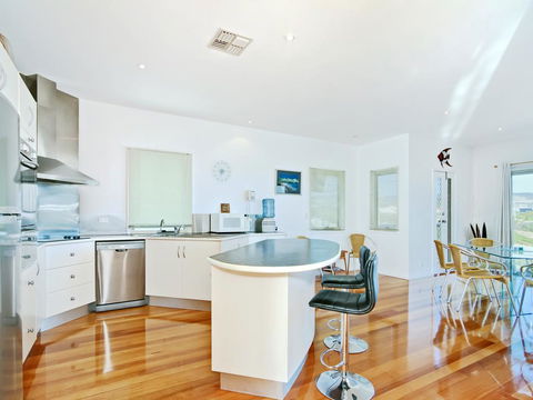 Through The Looking Glass - Accommodation Gold Coast 2
