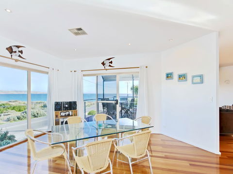 Through The Looking Glass - Accommodation Gold Coast 3
