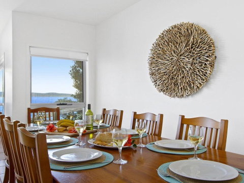 Tilbury Breeze - Ocean Views, Comfort And Style - Accommodation Gold Coast 2