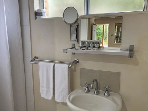 Tin Can Bay Motel - Accommodation Gold Coast 2