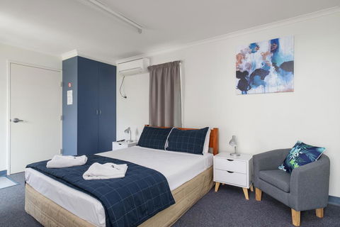 Tin Can Bay's Sleepy Lagoon Motel - Accommodation Gold Coast 3