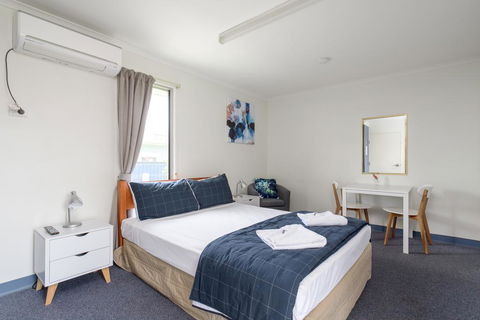 Tin Can Bay's Sleepy Lagoon Motel - Accommodation Gold Coast 2