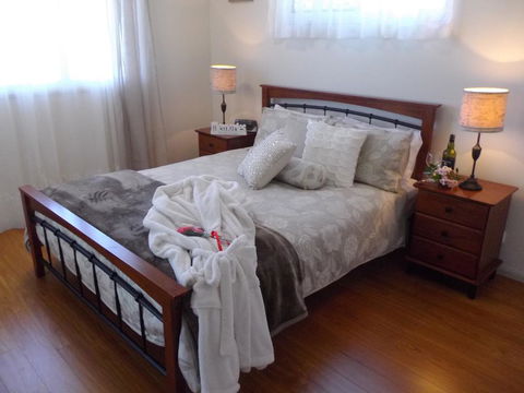 Tinaroo Sunset Retreat - Accommodation Gold Coast 3