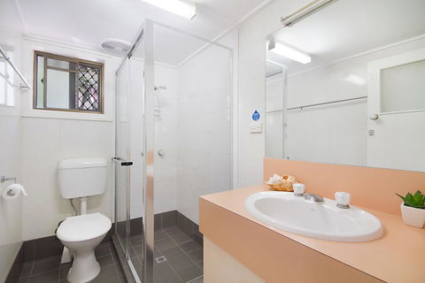 Tondio Terrace Flat 5 - Pet Friendly, Ground Floor Budget Style Accommodation - Accommodation Gold Coast 3