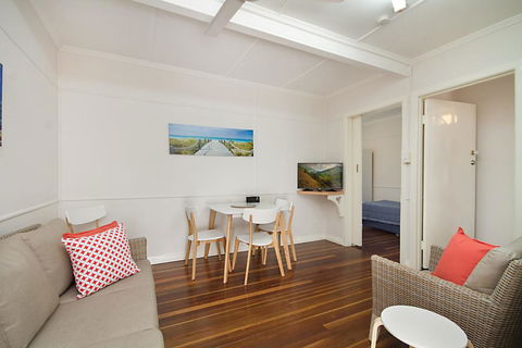 Tondio Terrace Flat 5 - Pet Friendly, Ground Floor Budget Style Accommodation - Accommodation Gold Coast 1