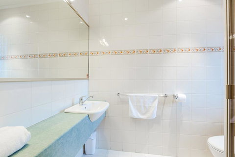 Tonsley Hotel - Accommodation Gold Coast 2