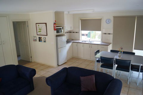 Tooleybuc River Retreat Villas - Gold Coast 4U 1