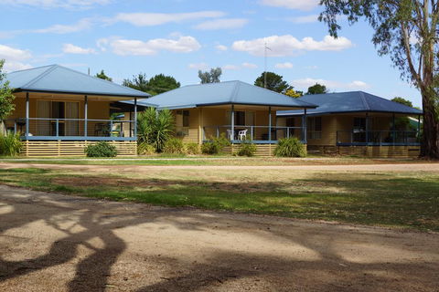 Tooleybuc River Retreat Villas - Gold Coast 4U 0