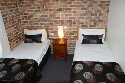 Toowong Villas - Gold Coast 4U 2