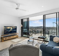 Top Floor 3 Bed Apartment with Million Dollar Views - Gold Coast 4U