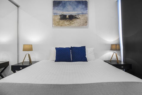 Top Floor 3 Bed Apartment With Million Dollar Views - Gold Coast 4U 3