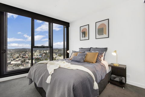 Top Level Envy- Views To Die For! - Gold Coast 4U 3