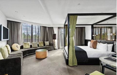 Top Private Service, Business Reception, Alternative Travel - 1 Gold Coast 1