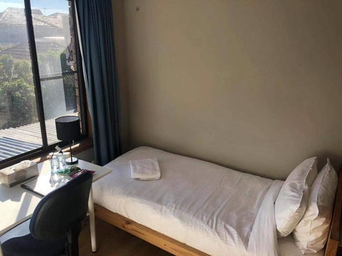 Traveler's Affordable Studio Unit (Beverly Hills) - Accommodation Gold Coast 1
