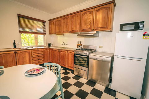 Treasure On Bagot-Free Wifi/Netflix-Close To CBD - Accommodation Gold Coast 3