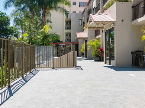 Trickett Gardens Holiday Inn - Accommodation Gold Coast 2