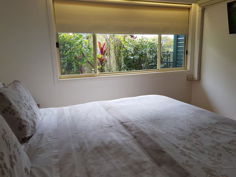 Tropical Coast Retreat - Pet Friendly - Gold Coast 4U 3