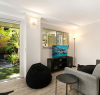 Tropical Townhouse With Two Courtyards and Pool - Gold Coast 4U