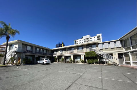 Tropicana Motel - Gold Coast 4U 2