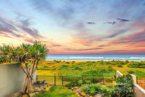True Beachfront Beach House - Gold Coast 4U 0
