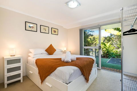 Tropical Townhouse With Two Courtyards And Pool - Gold Coast 4U 1