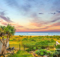 True Beachfront Beach House - Gold Coast 4U