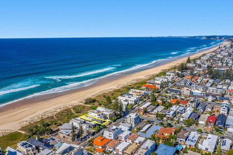 True Beachfront Beach House - Gold Coast 4U 2