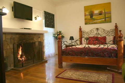 Tudor Cottages - Gold Coast 4U 0