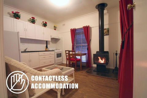 Tudor Cottages - Gold Coast 4U 1