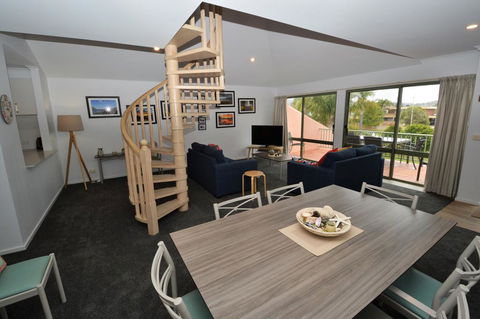 TUSCANY 10 - Accommodation Gold Coast 2